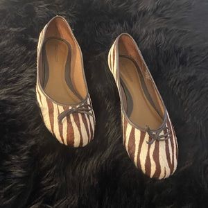Naturalizer 9M zebra textured print flats in cream & brown
